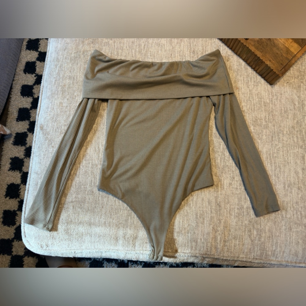 AFRM off shoulder bodysuit -M never worn